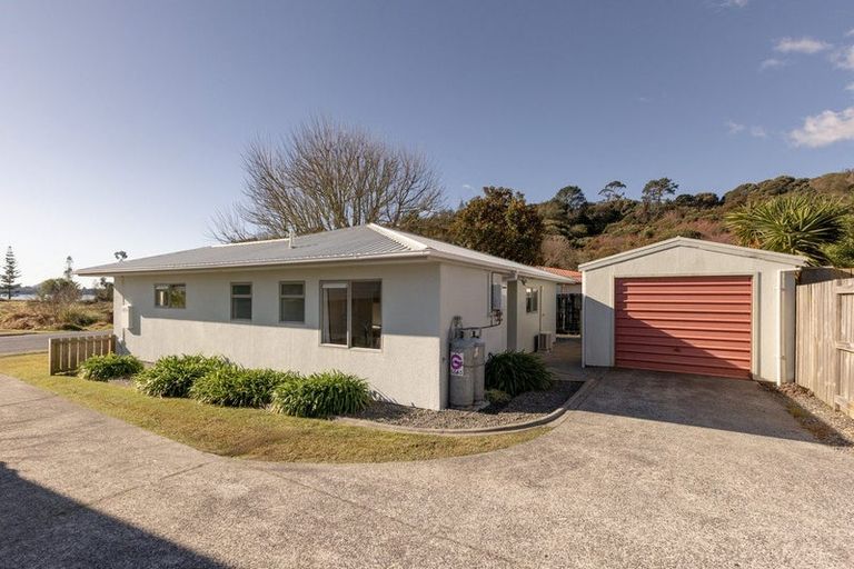 Photo of property in 84 Esmeralda Street, Welcome Bay, Tauranga, 3112