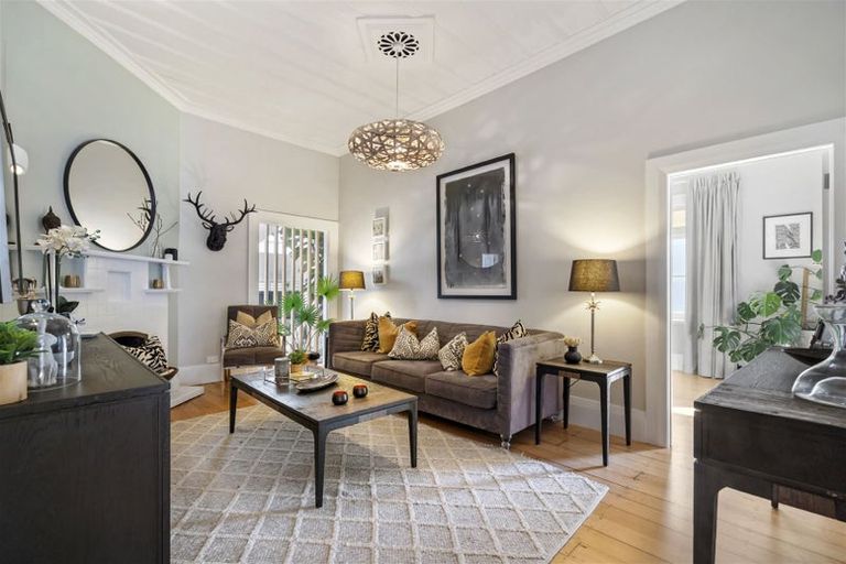 Photo of property in 15 North Avenue, Narrow Neck, Auckland, 0624