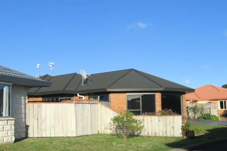 Photo of property in 5 Glen Loch Place, Paraparaumu, 5032