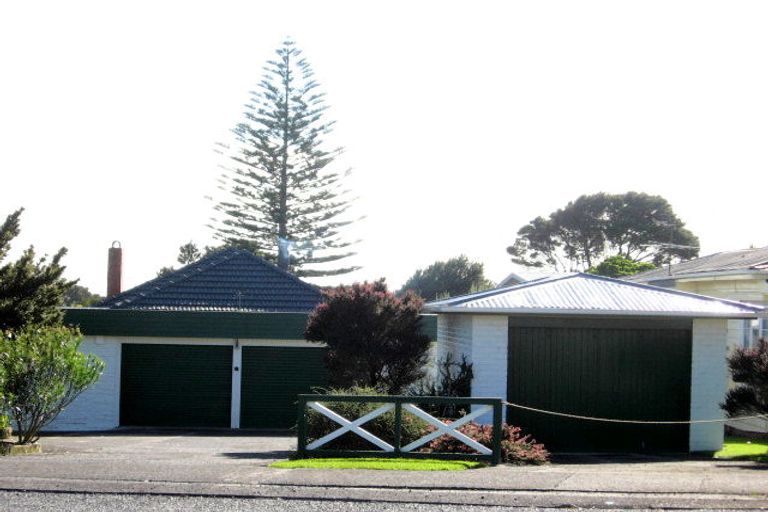 Photo of property in 44 Grande Vue Road, Hillpark, Auckland, 2102