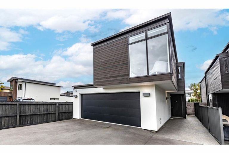 Photo of property in 2/3 Taylors Avenue, Bryndwr, Christchurch, 8052