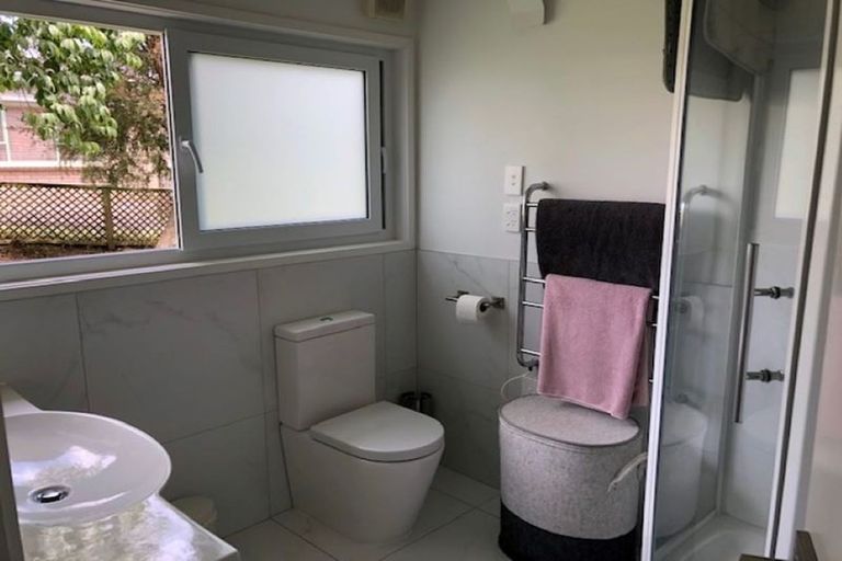 Photo of property in 1/34 Uxbridge Road, Mellons Bay, Auckland, 2014