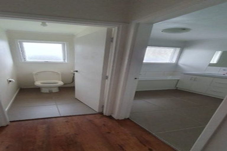 Photo of property in 13 Vina Place, Massey, Auckland, 0614