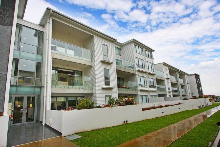 Photo of property in 7/136g Stancombe Road, Flat Bush, Auckland, 2016