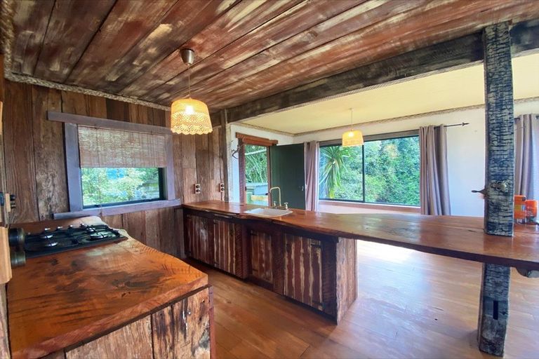 Photo of property in 1736 East Coast Road, Whakatiwai, Miranda, 2473