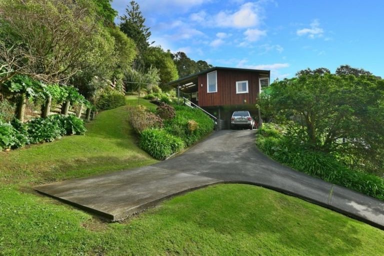 Photo of property in 20 Glenelg Road, Red Beach, 0932