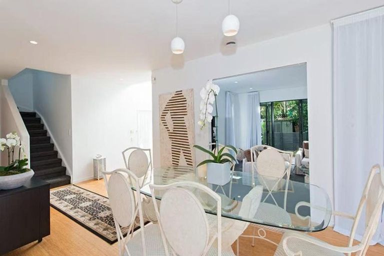 Photo of property in 2/28 Hart Road, Hauraki, Auckland, 0622