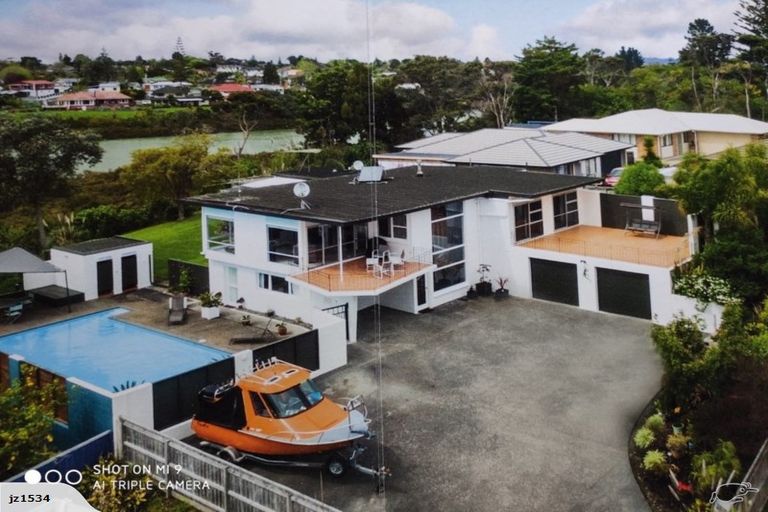 Photo of property in 171a Colwill Road, Massey, Auckland, 0614