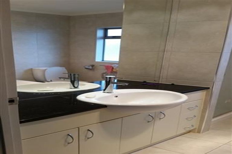 Photo of property in 404 Chapel Road, Flat Bush, Auckland, 2016