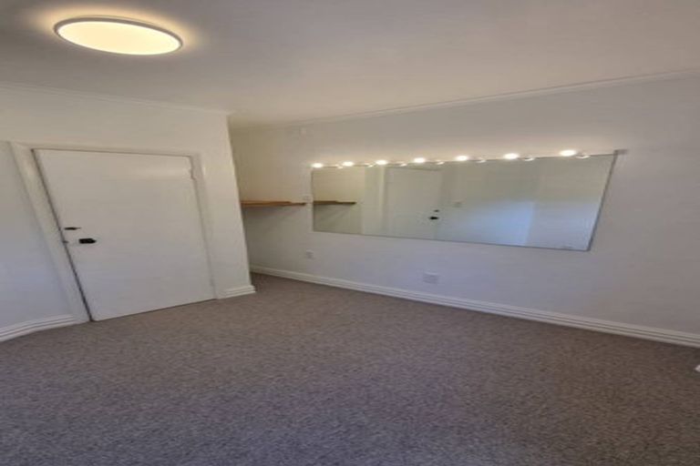 Photo of property in 94 Kelburn Parade, Kelburn, Wellington, 6012