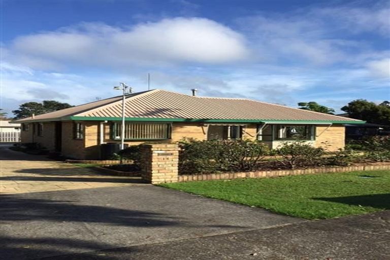 Photo of property in 14 Laurie Street, Red Beach, 0932