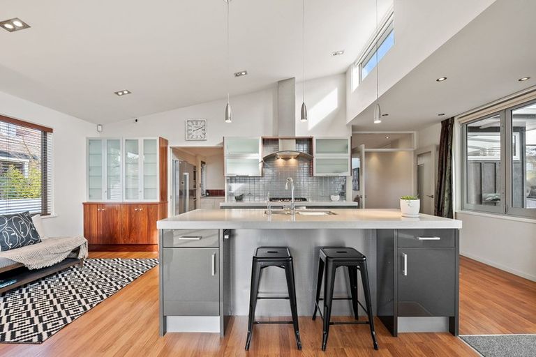 Photo of property in 361 Te Moana Road, Waikanae, 5036