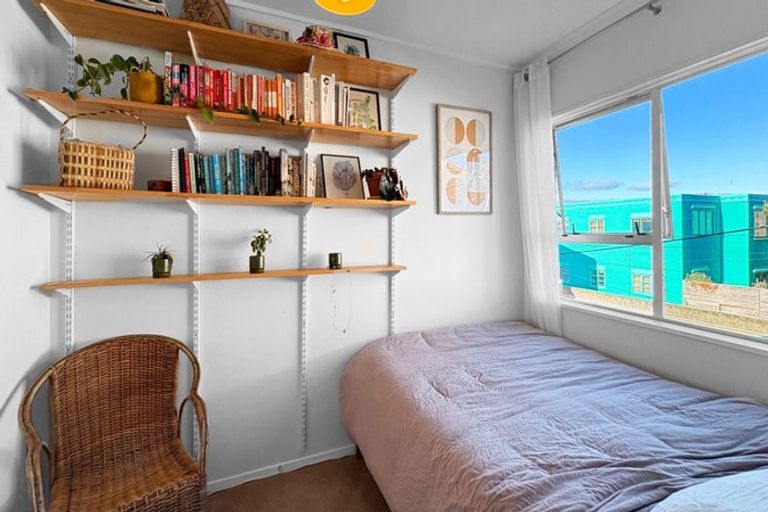 Photo of property in 4/218 Onepu Road, Lyall Bay, Wellington, 6022