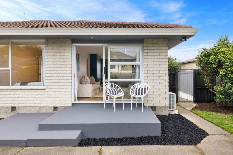 Photo of property in 1/18 Sawtell Place, Northcote, Christchurch, 8052