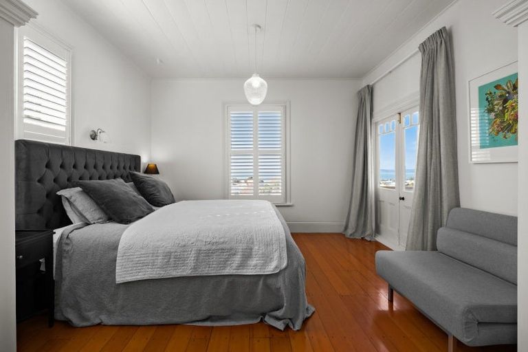 Photo of property in 15 Sealy Road, Bluff Hill, Napier, 4110