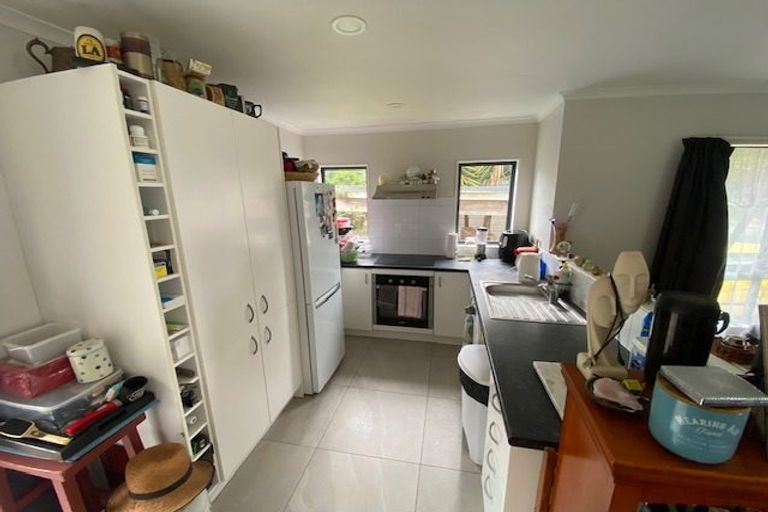 Photo of property in 36 Serwayne Place, Sunnyvale, Auckland, 0612