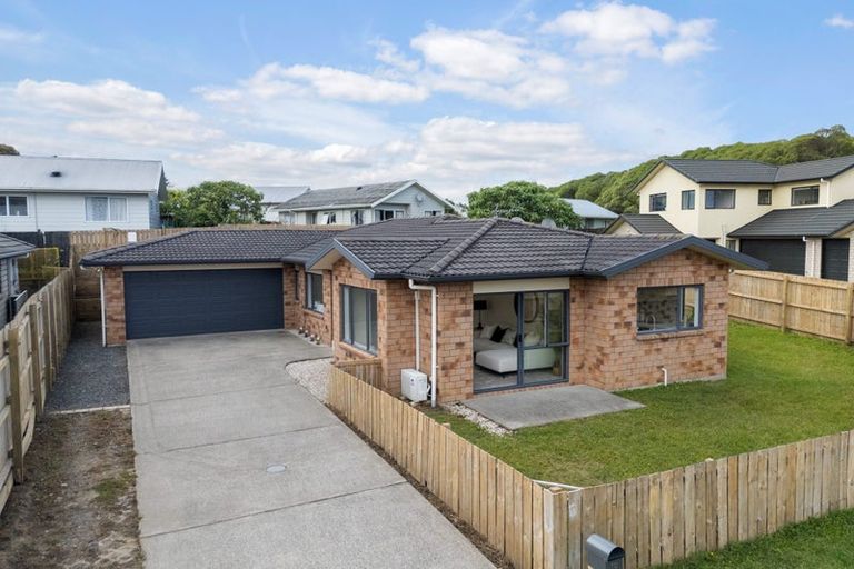 Photo of property in 10 Mediterranean Way, Goodwood Heights, Auckland, 2105