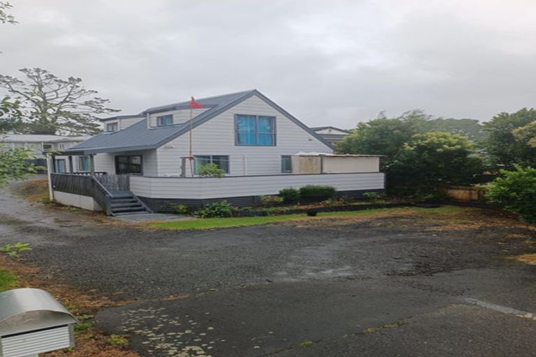 Photo of property in 1 Pine Avenue, Henderson, Auckland, 0612