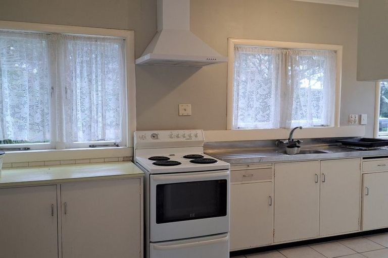 Photo of property in 280 Great South Road, Papakura, 2110