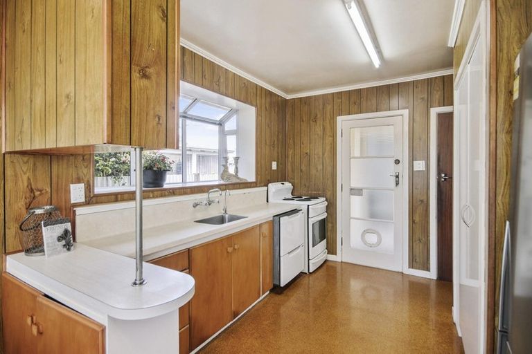 Photo of property in 20 Peachgrove Road, Te Atatu Peninsula, Auckland, 0610