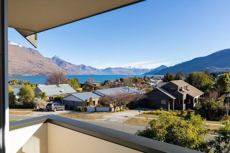 Photo of property in 11 Poplar Drive, Kelvin Heights, Queenstown, 9300