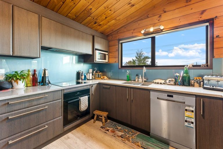 Photo of property in 804 Whangaparaoa Road, Manly, Whangaparaoa, 0930