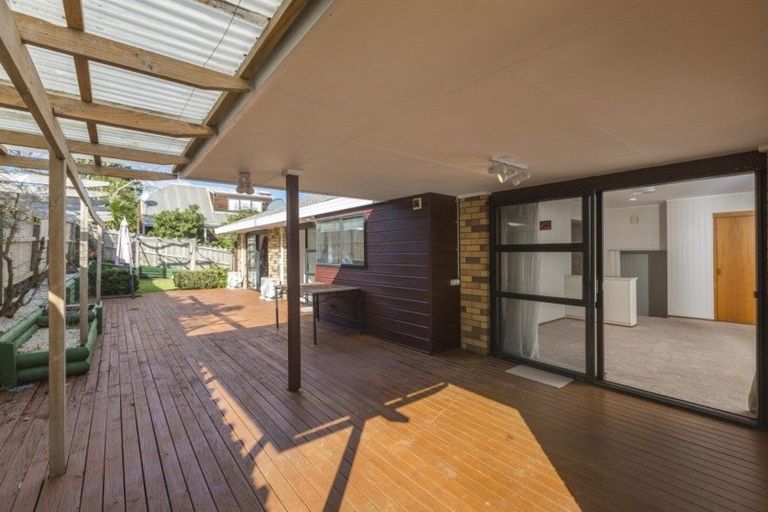Photo of property in 40 Pigeon Mountain Road, Half Moon Bay, Auckland, 2012