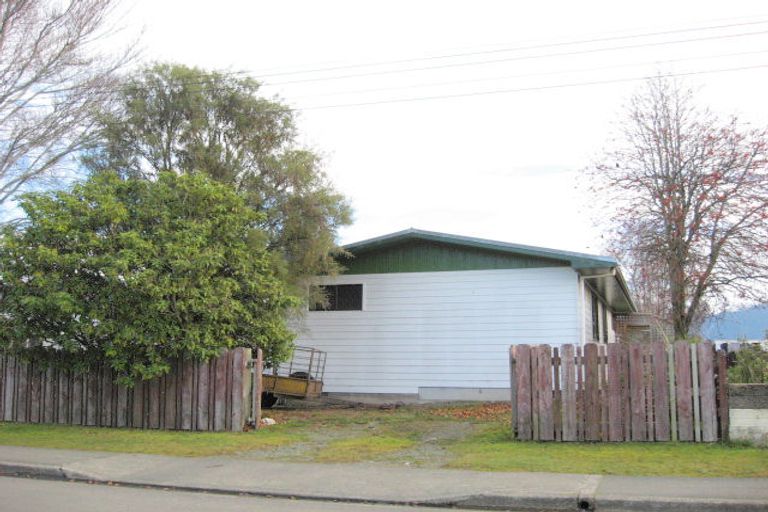 Photo of property in 6 Gunn Street, Te Anau, 9600