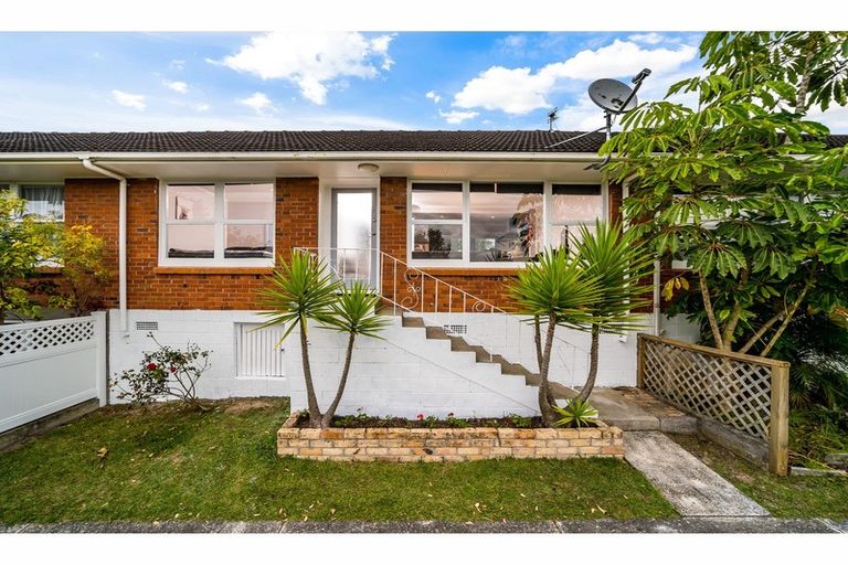 Photo of property in 2/303 Rangatira Road, Beach Haven, Auckland, 0626