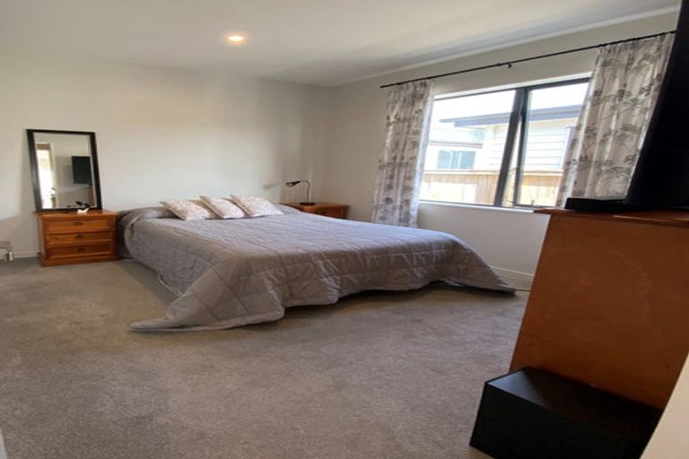 Photo of property in 14 Vinistra Road, Kumeu, 0810