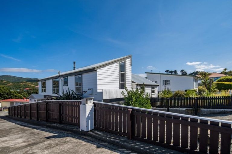 Photo of property in 16 Witham Street, Island Bay, Wellington, 6023