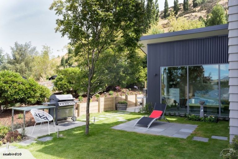 Photo of property in 2 Lindmore Lane, Lower Shotover, Queenstown, 9371