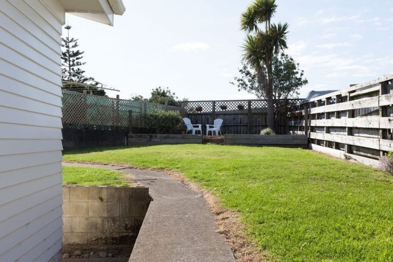 Photo of property in 25 Tiromoana Crescent, Bell Block, New Plymouth, 4312