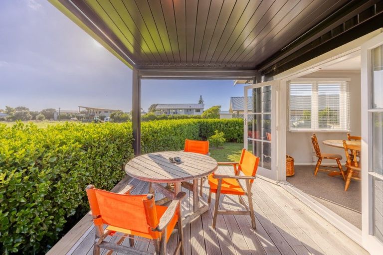 Photo of property in 15 John Ross Place, Kairakau, Elsthorpe, 4295