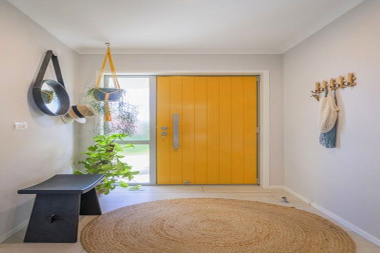 Photo of property in 10 Roseberry Place, Whitianga, 3510