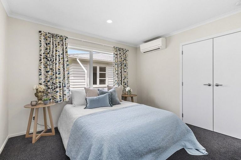 Photo of property in 60 Airlie Road, Plimmerton, Porirua, 5026