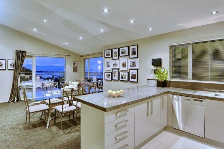 Photo of property in 12 Mandalay Lane, Redcliffs, Christchurch, 8081