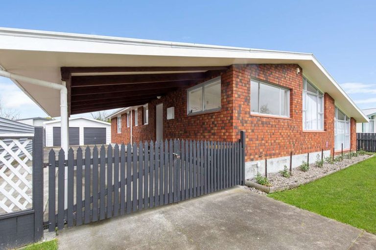 Photo of property in 8 Abraham Crescent, Milson, Palmerston North, 4414