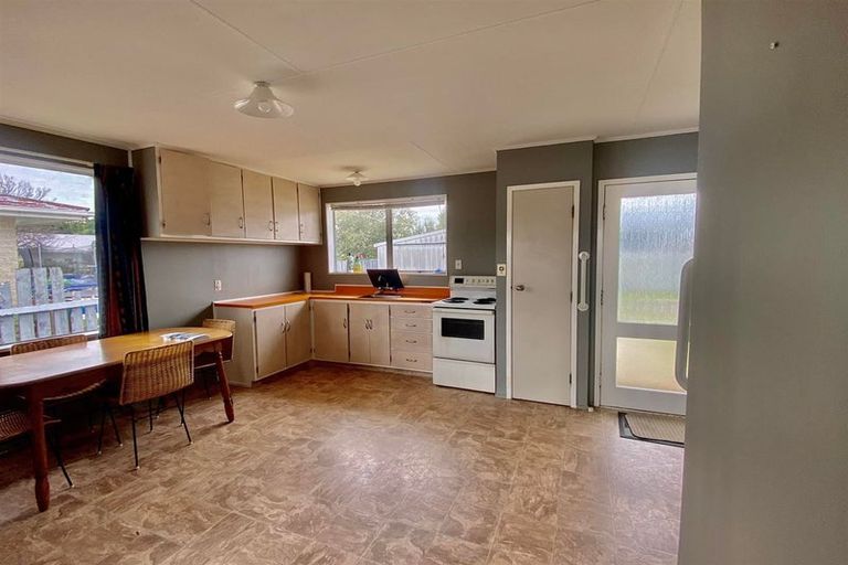 Photo of property in 32 Heather Street, Levin, 5510