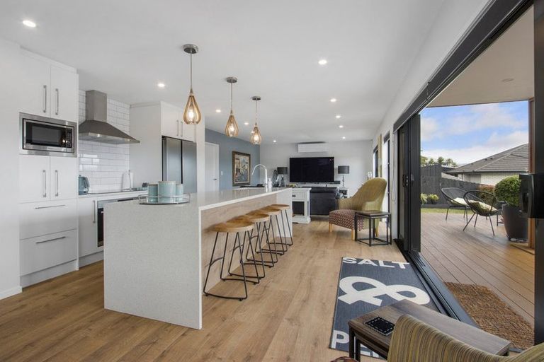 Photo of property in 13 Stingray Drive, Omokoroa, 3114