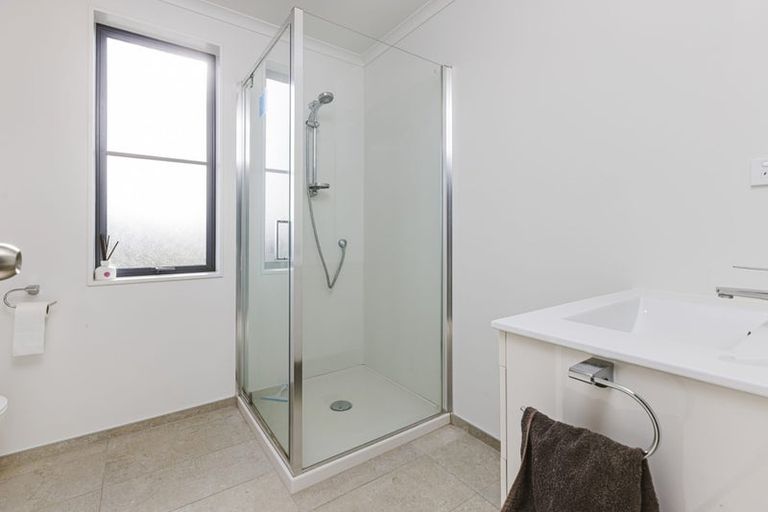 Photo of property in 15 Saddleback Crescent, Papakura, 2110