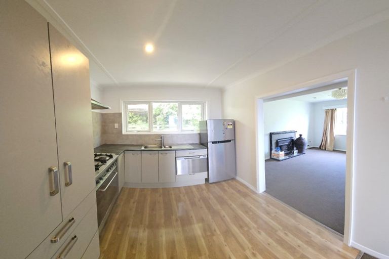 Photo of property in 43 Lyndfield Lane, Newlands, Wellington, 6037