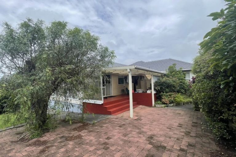 Photo of property in 88 Target Road, Totara Vale, Auckland, 0629