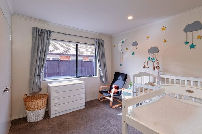 Photo of property in 17 Aberdeen Crescent, Wattle Downs, Auckland, 2103