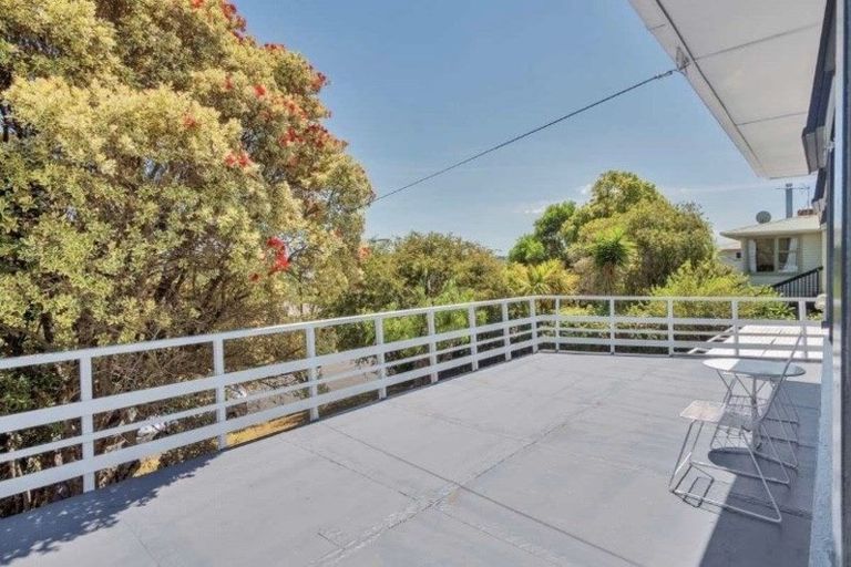 Photo of property in 66 Bond Crescent, Forrest Hill, Auckland, 0620