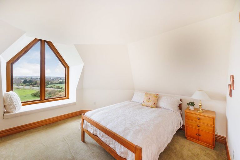 Photo of property in 96 Clifton Terrace, Fitzherbert, Palmerston North, 4410