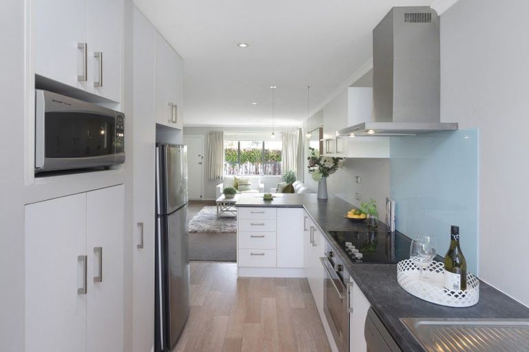 Photo of property in 3/98 Holly Road, St Albans, Christchurch, 8014