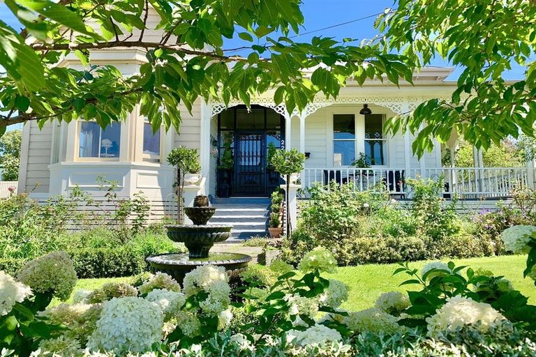 Photo of property in 22 Domain Road, Waipawa, 4210