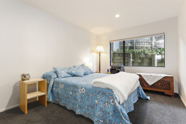 Photo of property in 11 Dorchester Place, Orewa, 0931