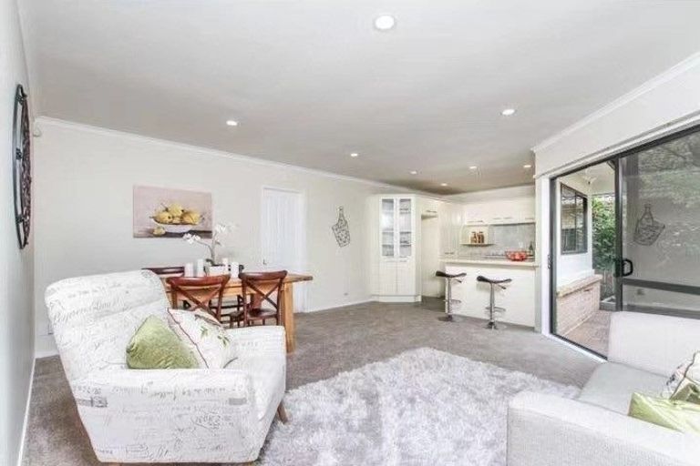 Photo of property in 16 Middlefield Drive, East Tamaki Heights, Auckland, 2016